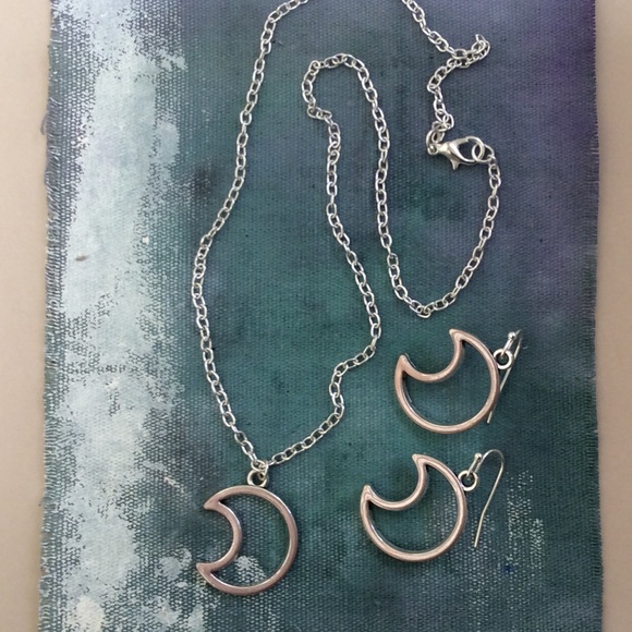 New Set of Moon Silver Plated Necklace & Earrings - Picture 2 of 6